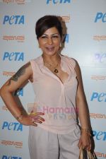 Hard Kaur grace the PETA event to support Stray dogs in Zenzi on 5th July 2011 (38).JPG